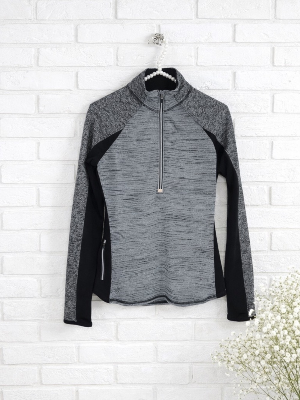 Athleta Running Wild Half Zip Pullover in Heather Gray and Black Size XS